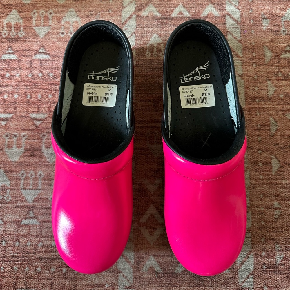 New Dansko Pink Clogs Size 37